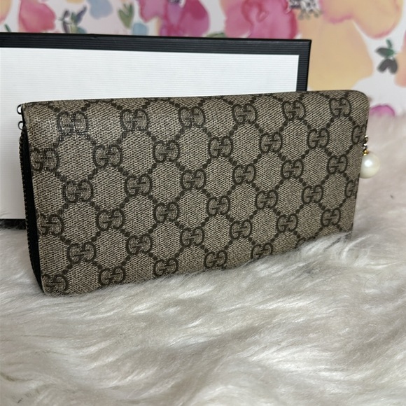 💯Authentic Gucci Zipped Around Long Wallet🍀 - Picture 5 of 16